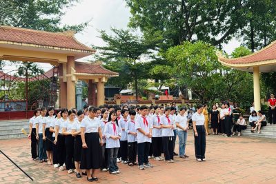 THẮP SÁNG TRUYỀN THỐNG “UỐNG NƯỚC NHỚ NGUỒN” – HOẠT ĐỘNG TRI ÂN CỦA THẦY VÀ TRÒ TRƯỜNG THCS LÝ TỰ TRỌNG